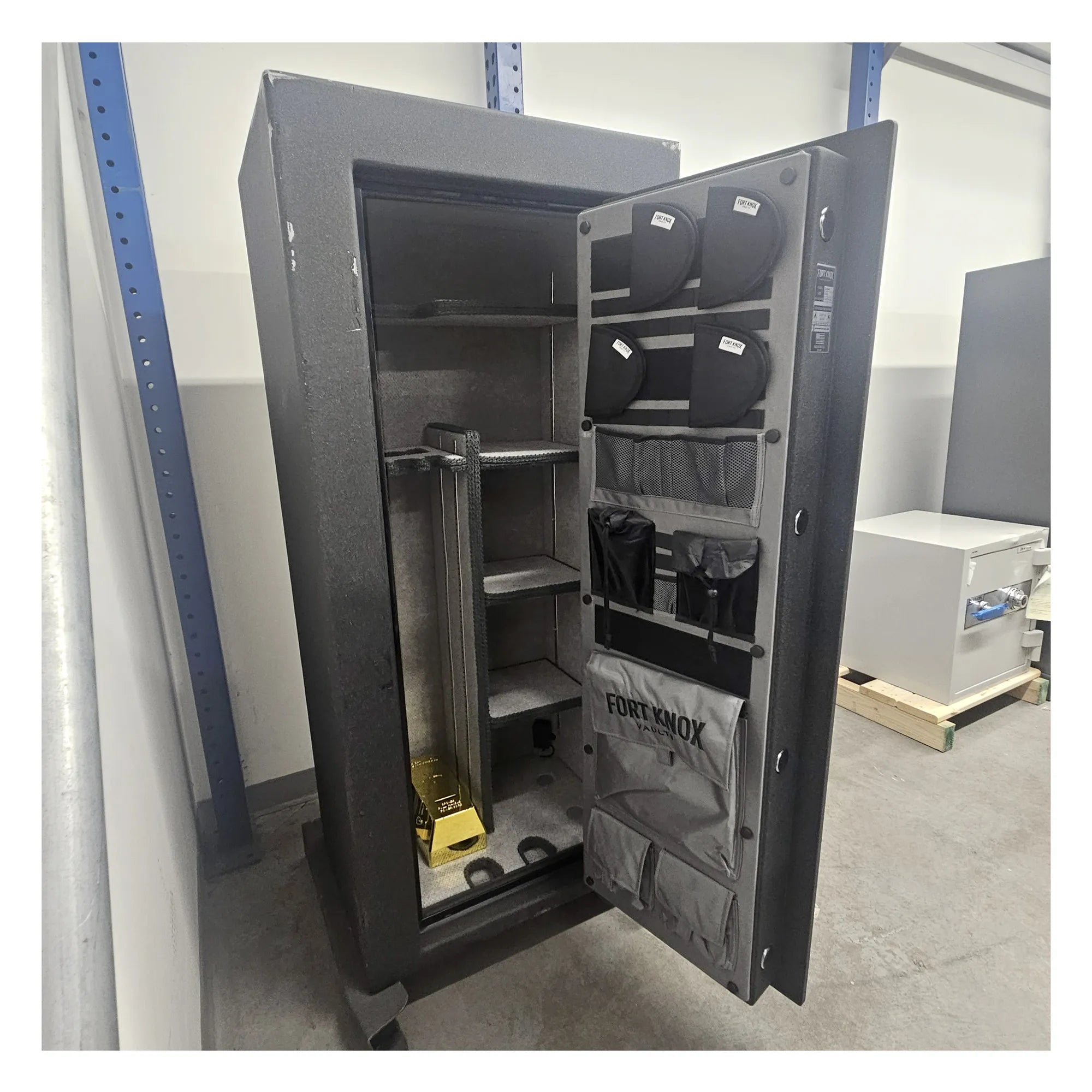 Dean Safe Fort Knox Spartan 6026 used gun safe in dark granite with major scratches and paint blemishes